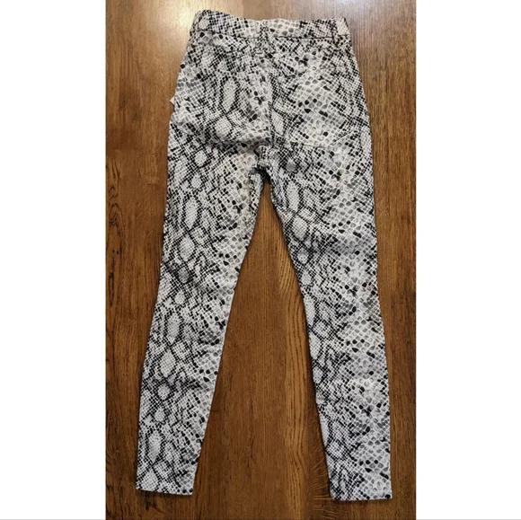 Good American Skinny Jeans - Picture 3 of 12